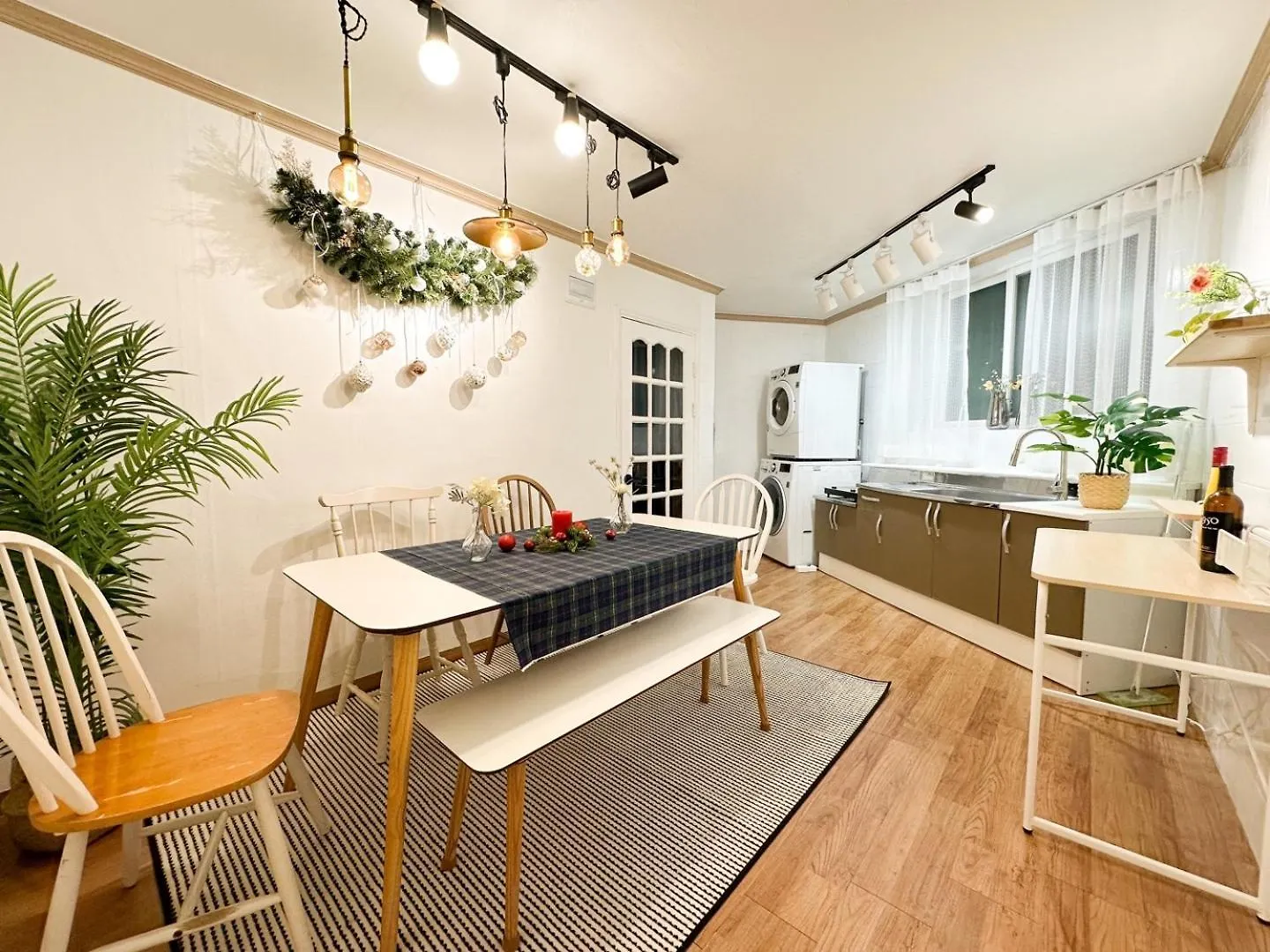 Stay Rock 樂 2 Room 3 Beds 3 Min From Ewha Univ Stn ソウル特別市 0*,  韓国