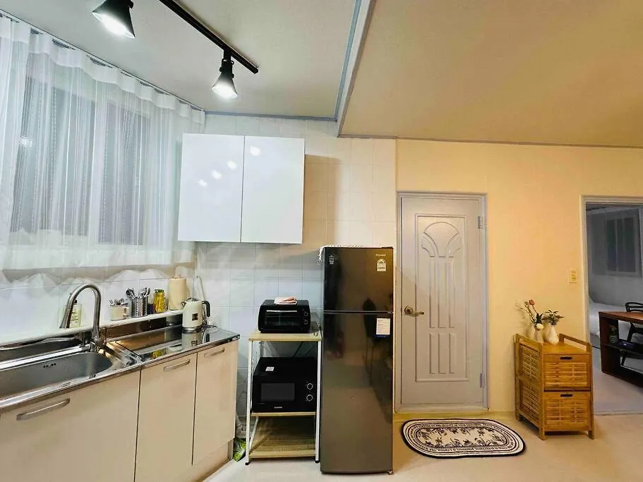 Stay Rock 樂 2 Room 3 Beds 3 Min From Ewha Univ Stn ソウル特別市 アパート