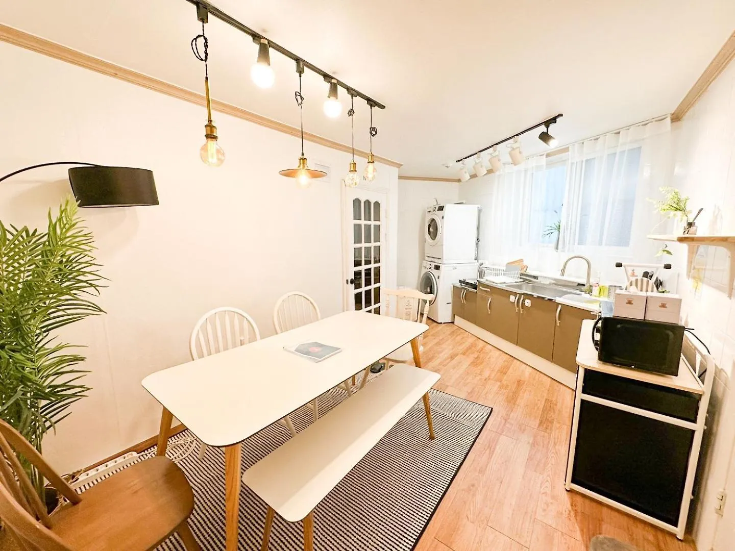 Stay Rock 樂 2 Room 3 Beds 3 Min From Ewha Univ Stn ソウル特別市 アパート