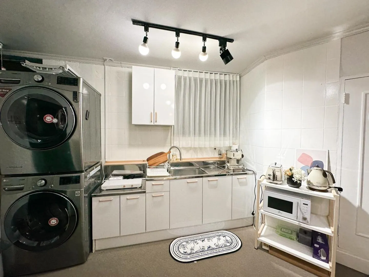 Stay Rock 樂 2 Room 3 Beds 3 Min From Ewha Univ Stn ソウル特別市 0*,  韓国